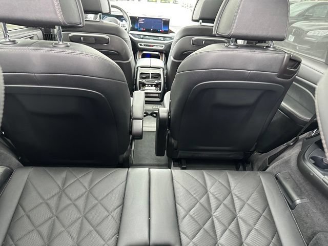 Used 2023 BMW X7 xDrive40i w/ M Sport Package AWD/4WD image 12