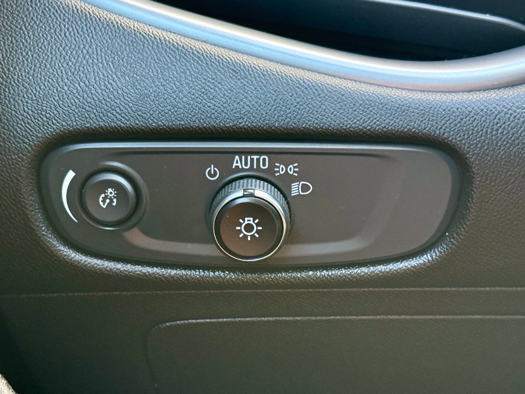 Used 2020 Chevrolet Malibu LS FWD image 25