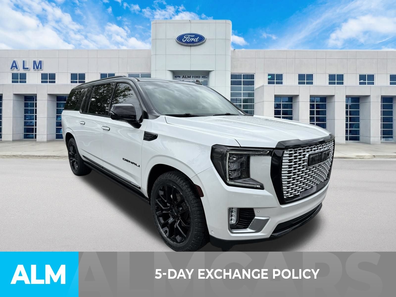 Used 2023 GMC Yukon XL Denali w/ Denali Reserve Package RWD image 3