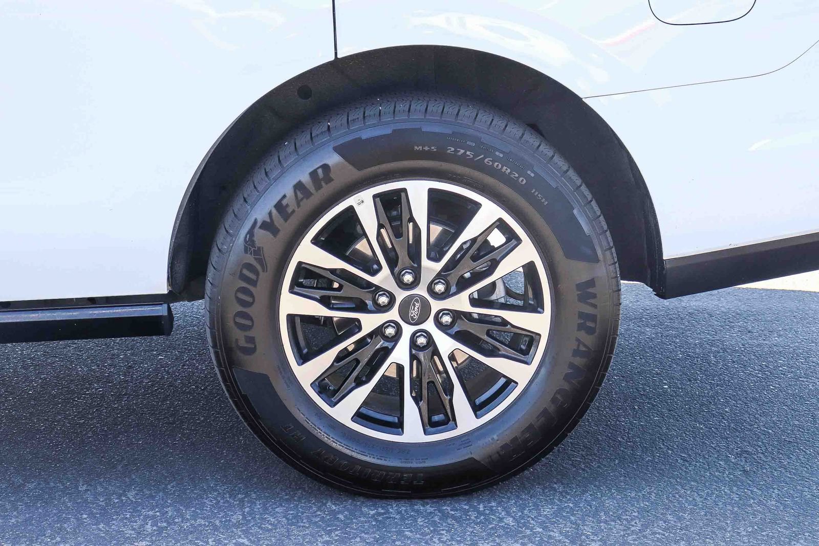 Certified 2025 Ford Expedition Platinum AWD/4WD image 8