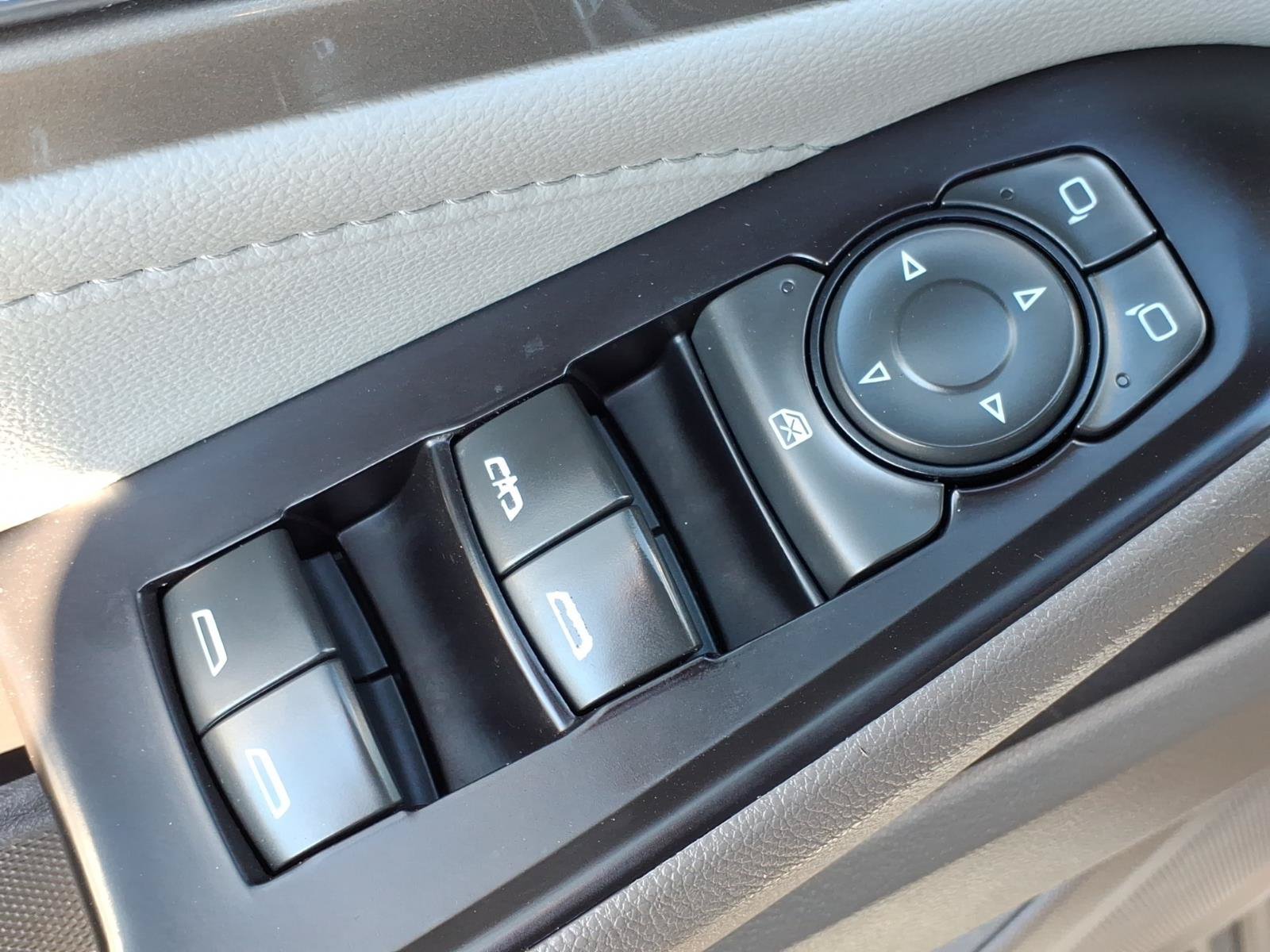 Used 2020 Chevrolet Traverse LT FWD image 11