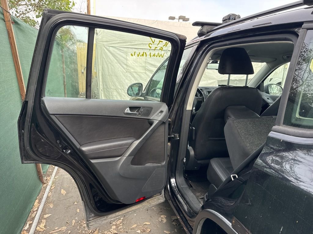 Used 2017 Volkswagen Tiguan S image 17