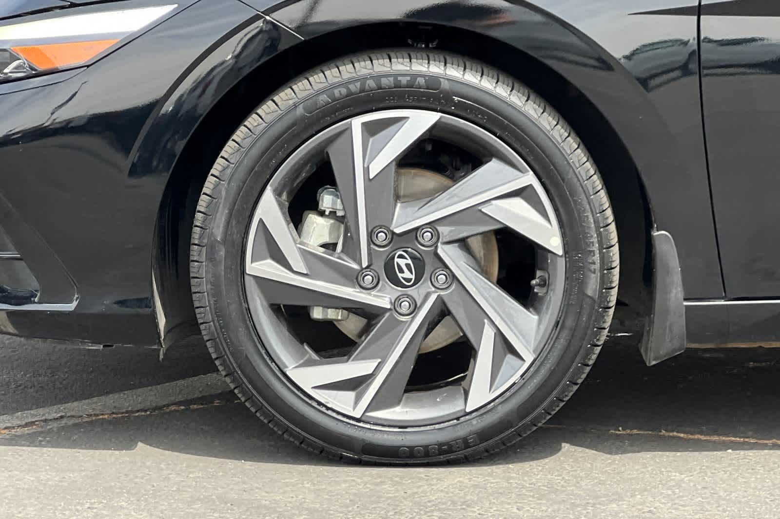 Used 2024 Hyundai Elantra Limited image 27