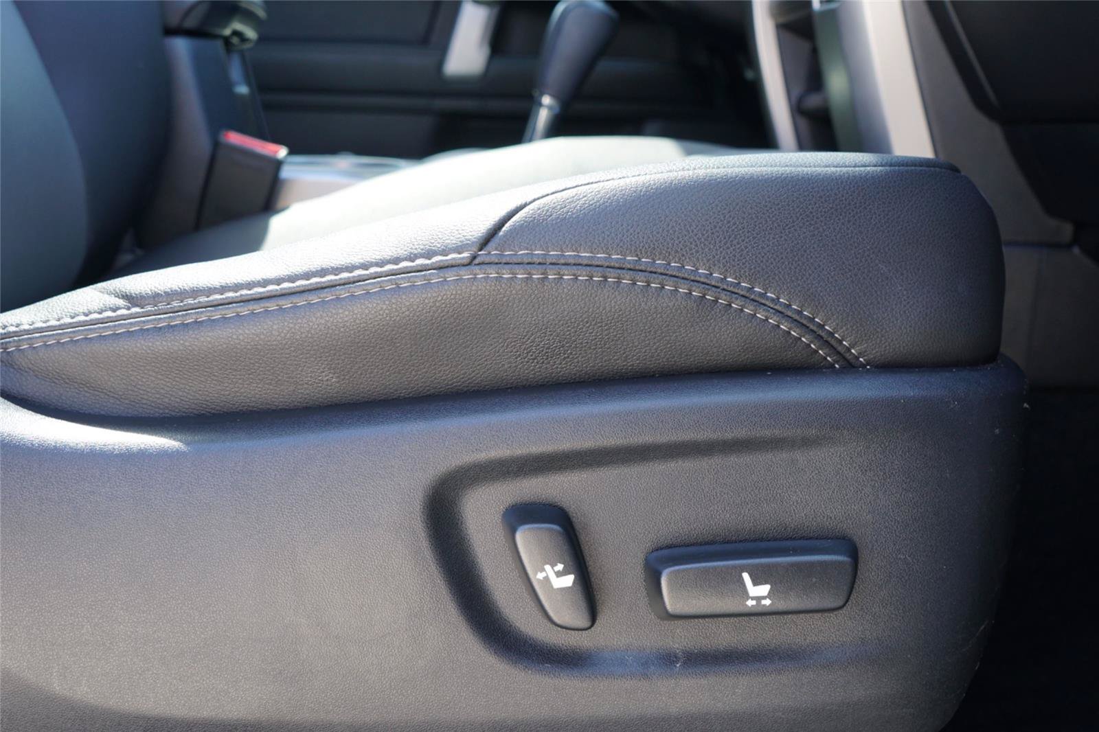 Used 2022 Toyota 4Runner SR5 Premium w/ Moonroof Package RWD image 29