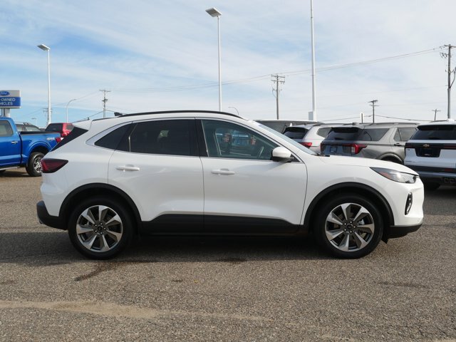 Certified 2023 Ford Escape Platinum AWD/4WD image 2
