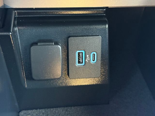 Certified 2022 Ford Explorer XLT w/ Equipment Group 202A image 13