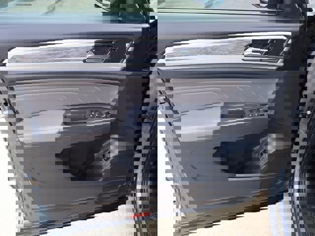 Used 2021 Volkswagen Atlas Cross Sport SE w/ Panoramic Sunroof Package image 22