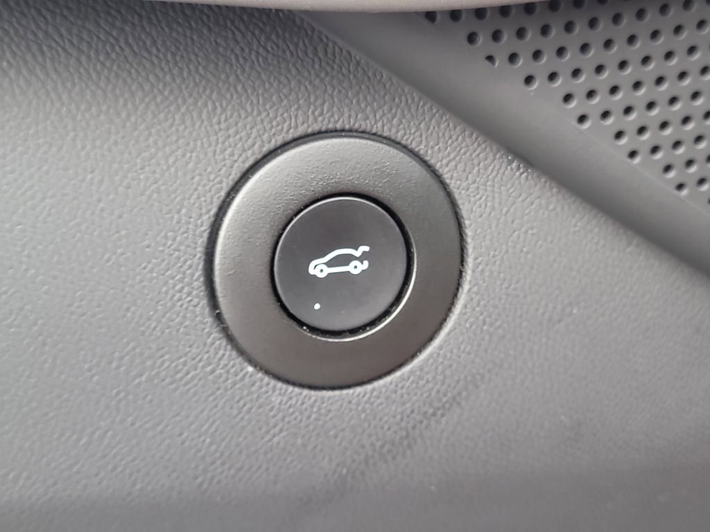 Used 2023 Chevrolet Camaro LT w/ Technology Package RWD image 10