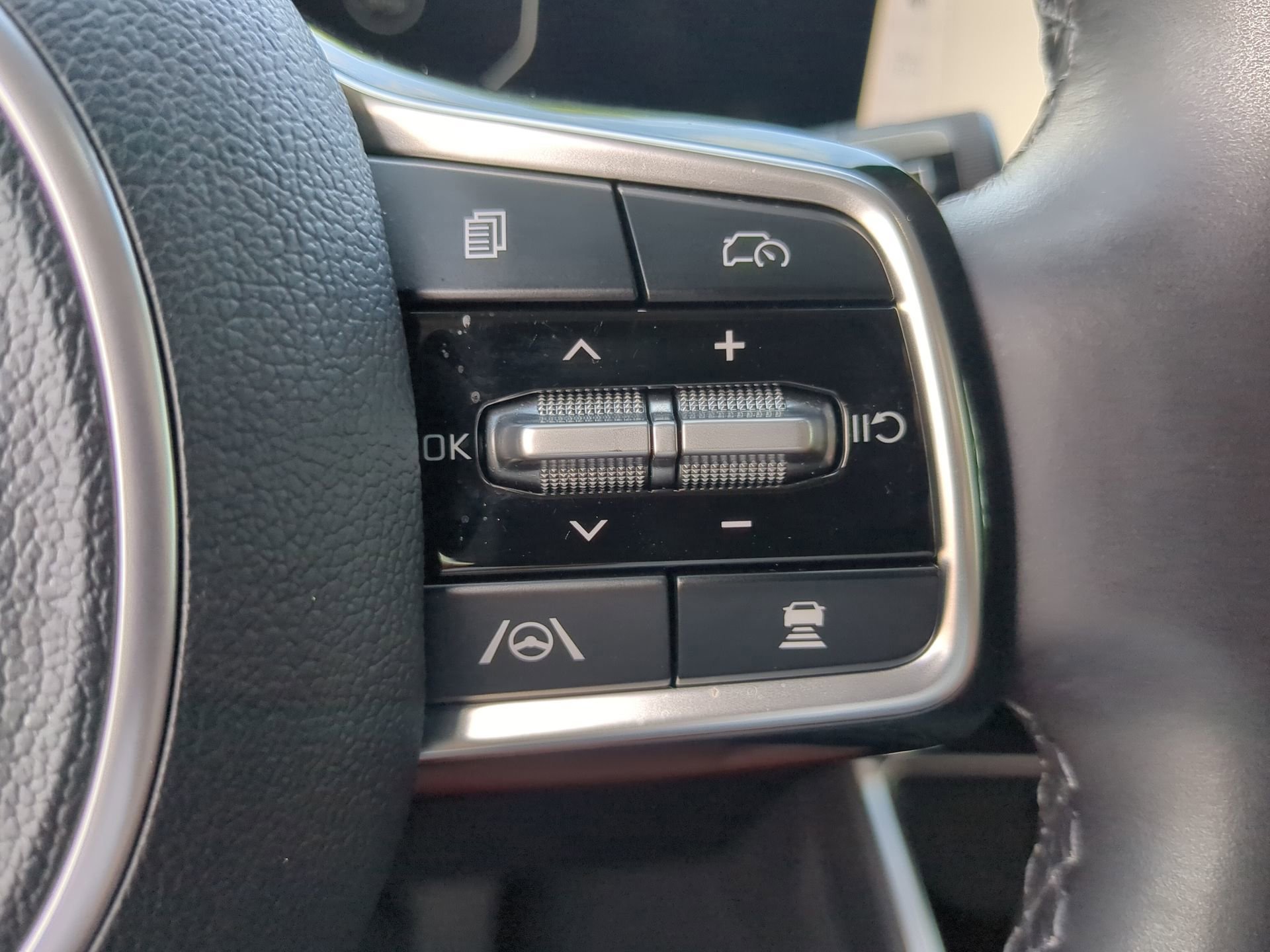 Used 2025 Kia Carnival SX Prestige FWD image 68