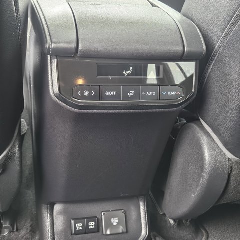 Used 2021 Toyota Highlander Limited image 16