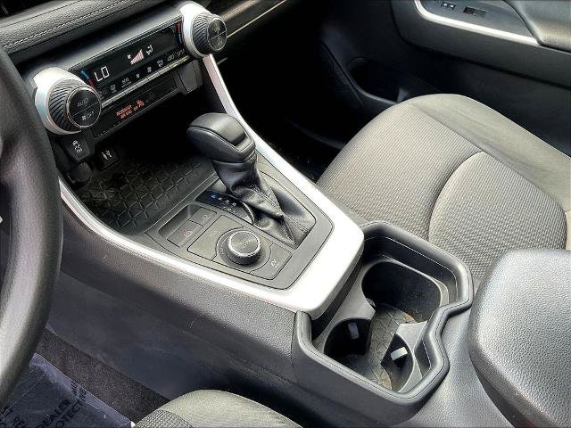 Used 2019 Toyota RAV4 LE w/ Carpet Mat Package AWD/4WD image 19