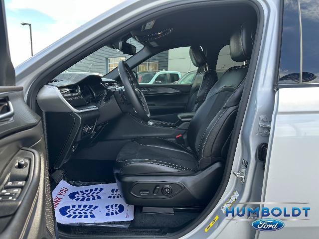Used 2024 Jeep Grand Cherokee Altitude AWD/4WD image 13