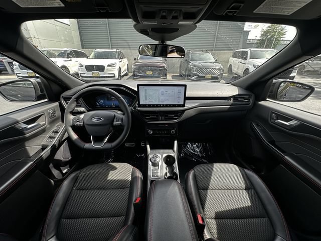 Certified 2023 Ford Escape ST-Line Select w/ Tech Pack #2 AWD/4WD image 3