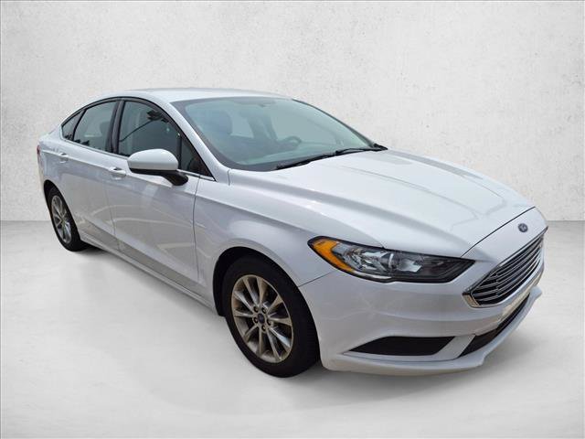 Certified 2017 Ford Fusion SE FWD image 3