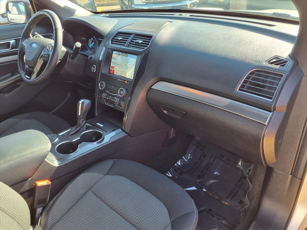 Certified 2018 Ford Explorer XLT w/ Equipment Group 201A image 30