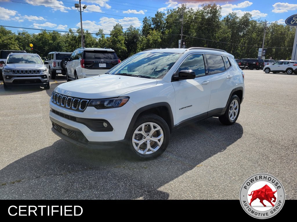 Used 2024 Jeep Compass Latitude AWD/4WD image 2