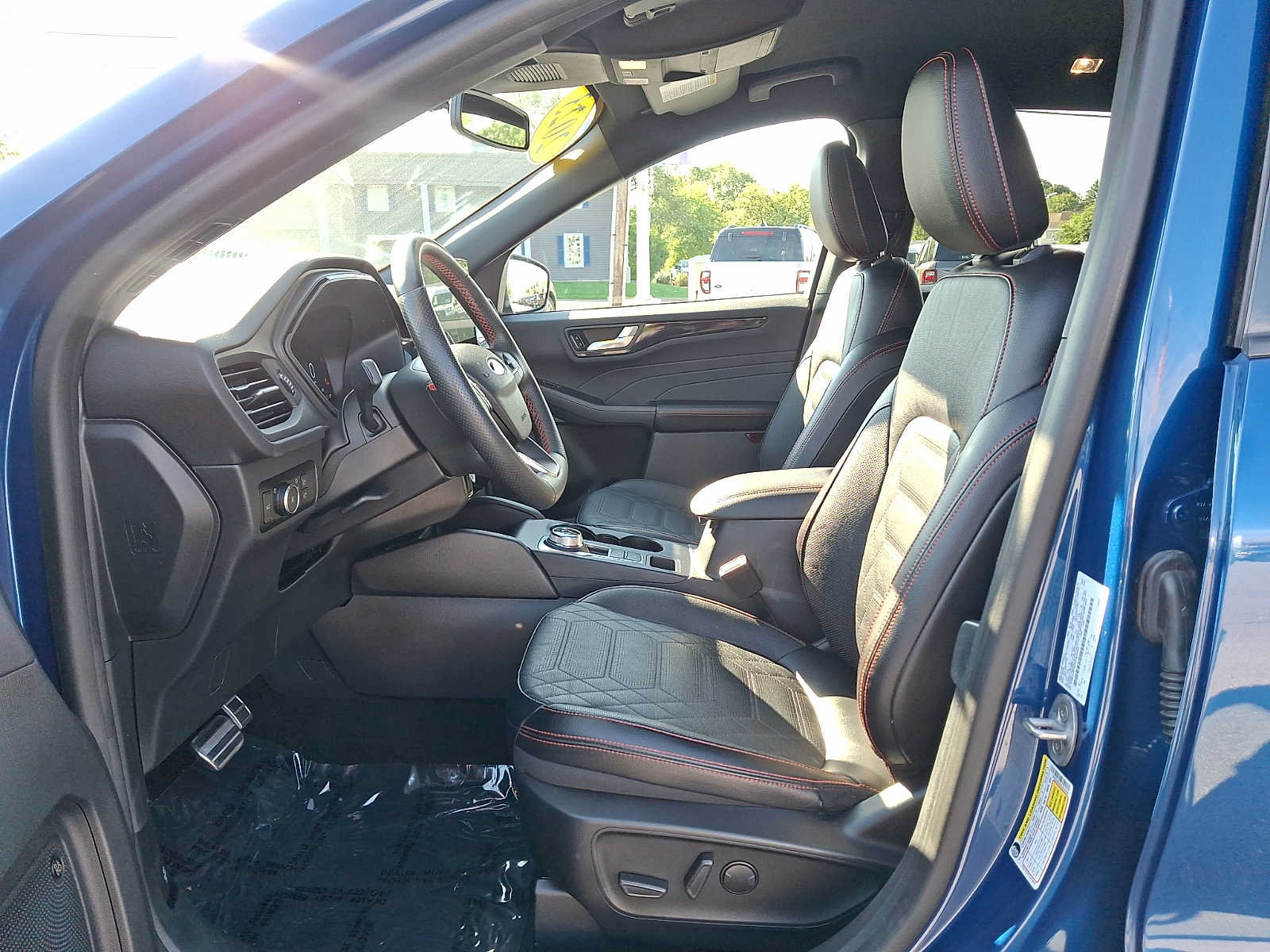 Certified 2023 Ford Escape ST-Line Elite w/ Premium Technology Package AWD/4WD image 13