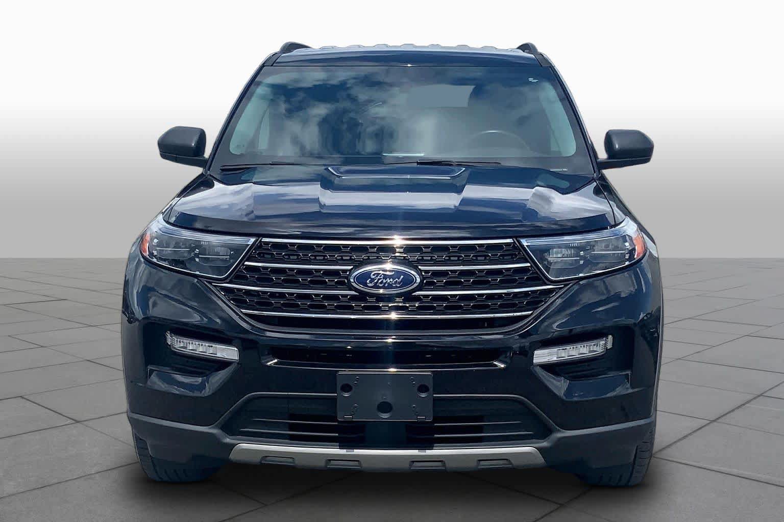 Certified 2023 Ford Explorer XLT w/ Equipment Group 202A AWD/4WD image 4