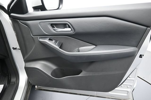 Used 2025 Nissan Rogue SV FWD image 30