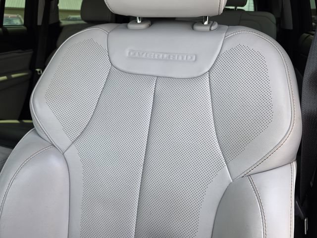 Used 2021 Jeep Grand Cherokee L Overland w/ Luxury Tech Group IV AWD/4WD image 16