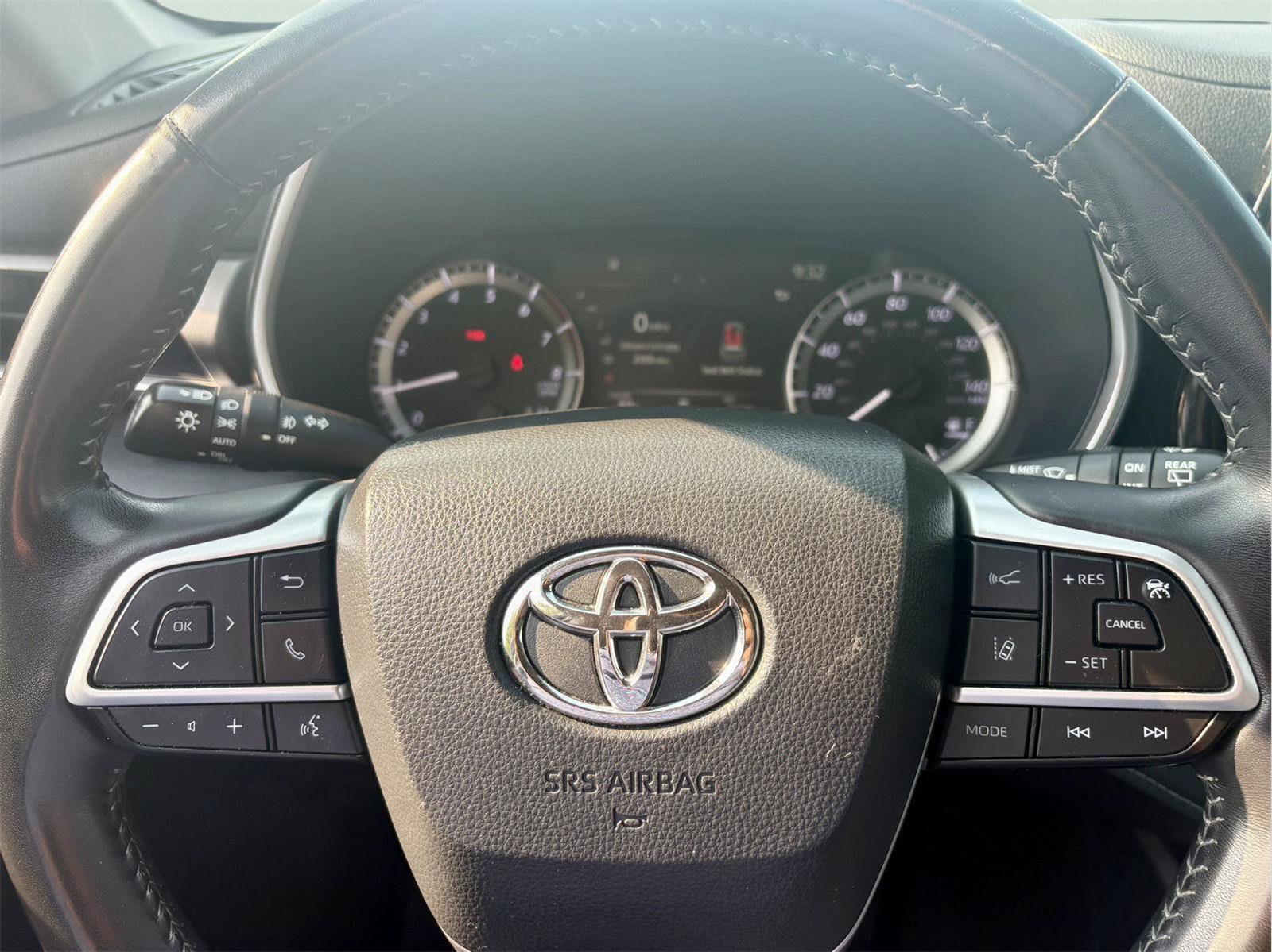 Used 2023 Toyota Highlander XLE FWD image 13