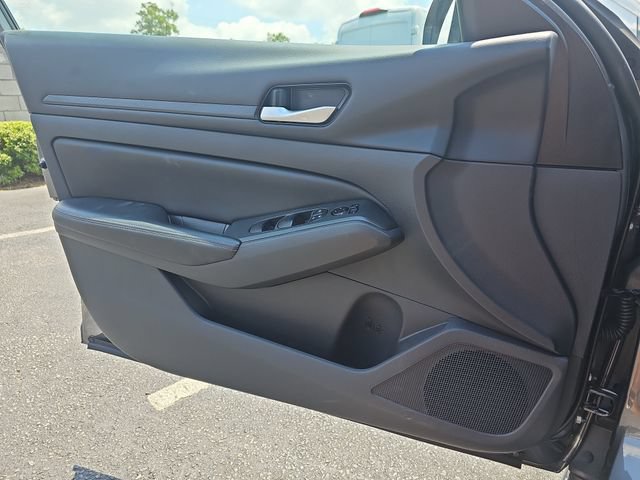 Used 2025 Nissan Altima 2.5 SV FWD image 30