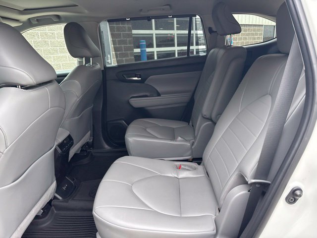 Used 2022 Toyota Highlander XLE AWD/4WD image 33
