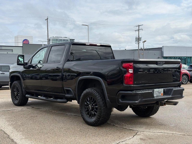 Used 2021 Chevrolet Silverado 2500 LT w/ Midnight Edition AWD/4WD image 8