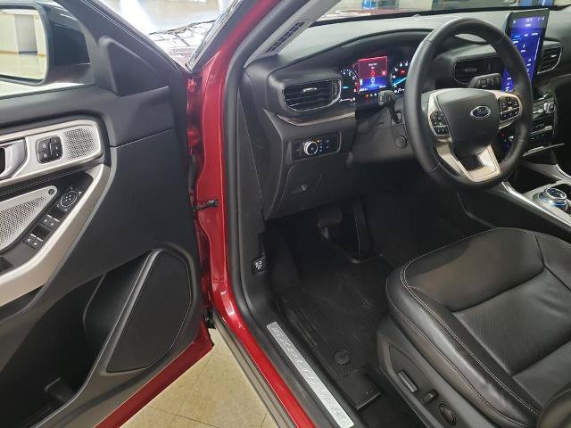 Certified 2023 Ford Explorer Limited w/ Limited Technology Package AWD/4WD image 11