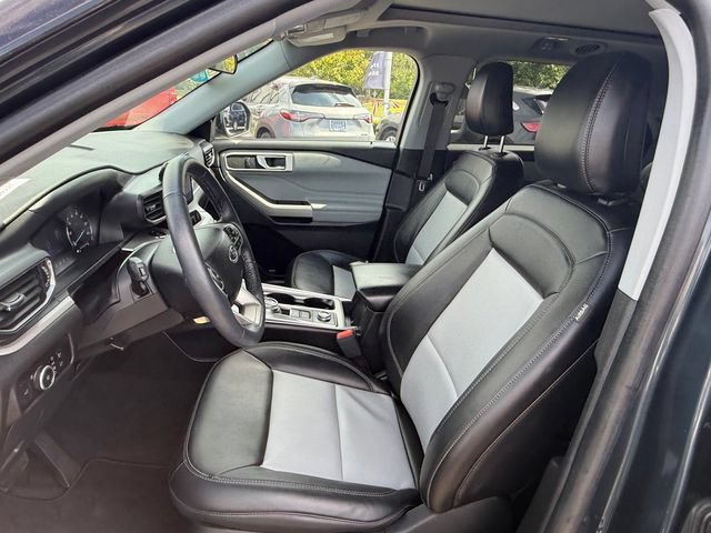 Certified 2023 Ford Explorer XLT w/ Equipment Group 202A AWD/4WD image 6