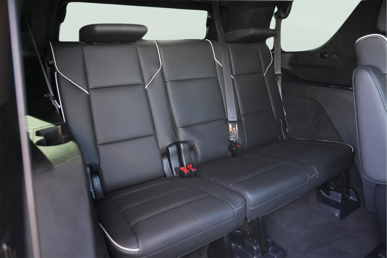 Used 2022 Cadillac Escalade Premium Luxury w/ Performance Package RWD image 16