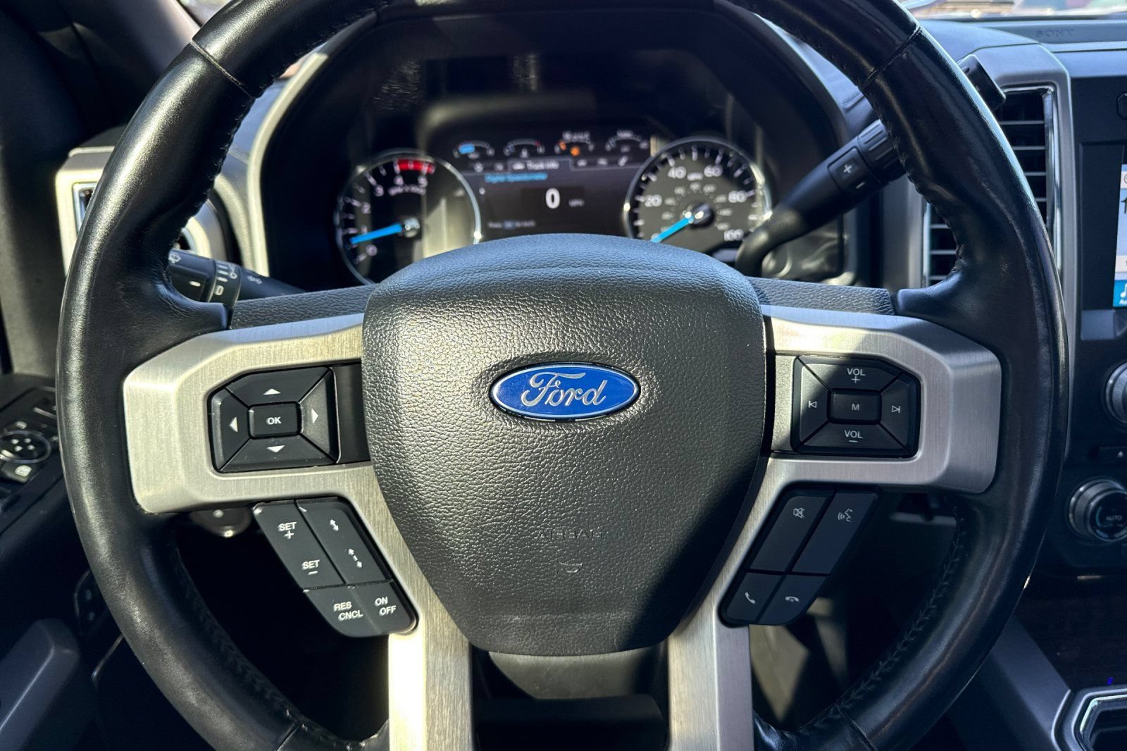 Certified 2017 Ford F250 Platinum w/ Platinum Ultimate Package AWD/4WD image 23
