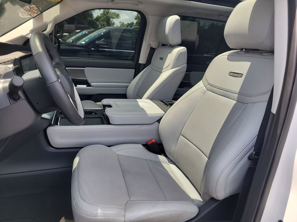 Certified 2025 Ford Expedition Platinum w/ Driver's Package AWD/4WD image 20