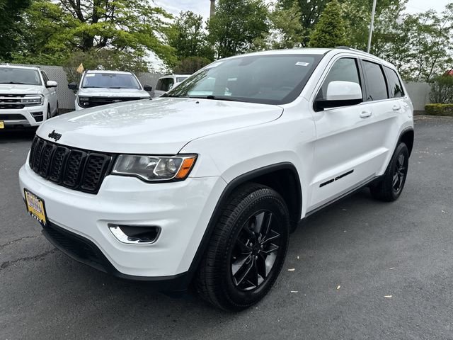 Used 2020 Jeep Grand Cherokee Laredo w/ 18" Wheel & 8.4" Radio Group AWD/4WD image 9