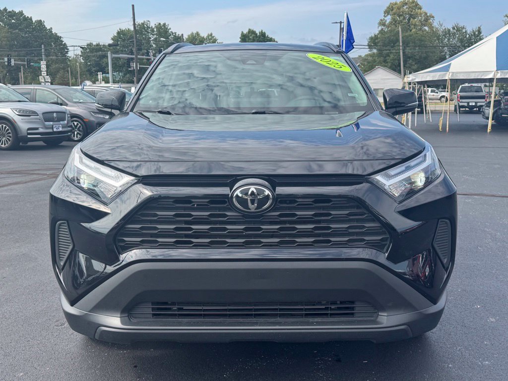 Used 2025 Toyota RAV4 XLE AWD/4WD image 32