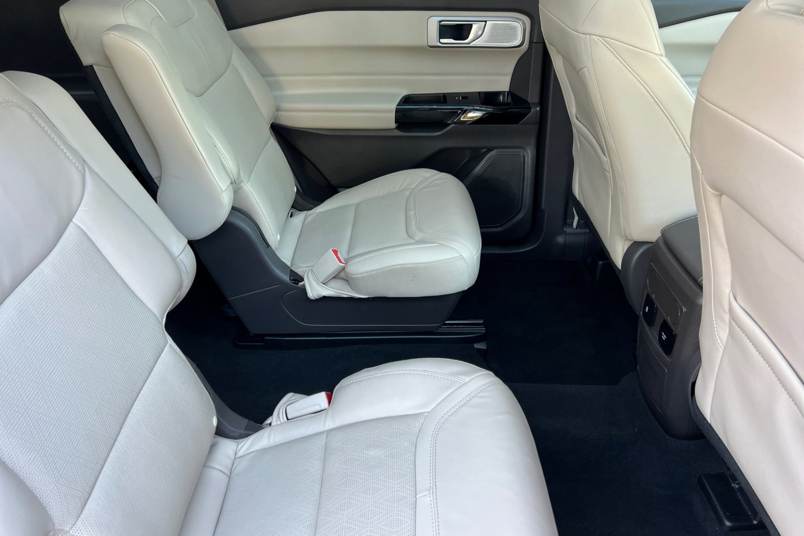 Certified 2022 Ford Explorer Platinum w/ Equipment Group 601A image 20