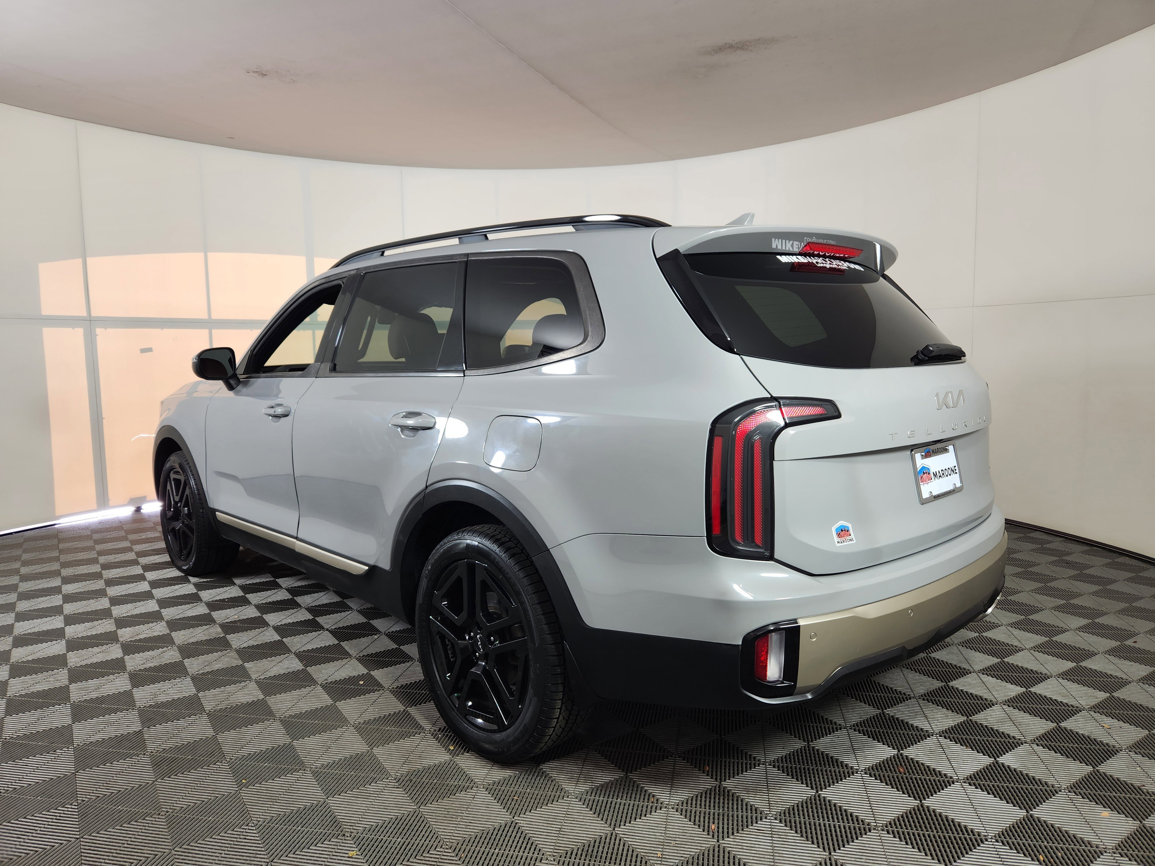 Used 2023 Kia Telluride EX X-Line image 3