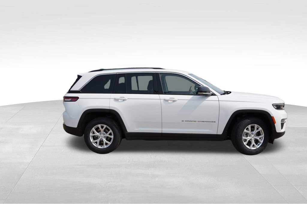 Used 2023 Jeep Grand Cherokee Limited AWD/4WD image 3