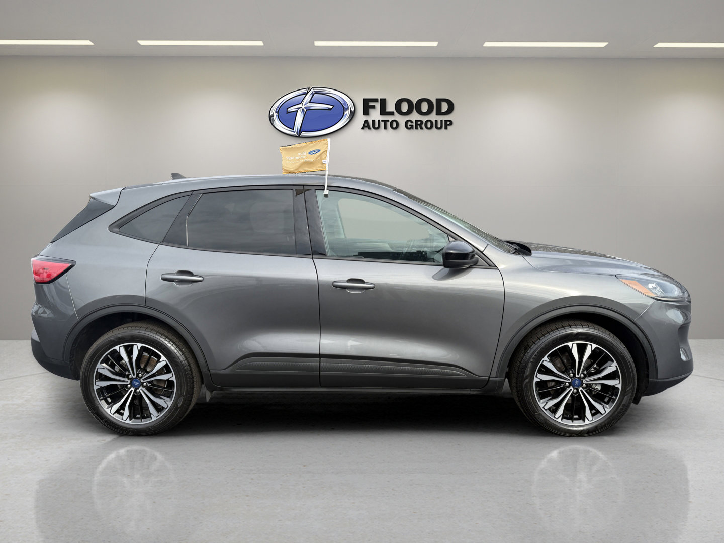 Certified 2022 Ford Escape SE w/ SE Sport Appearance Package image 4