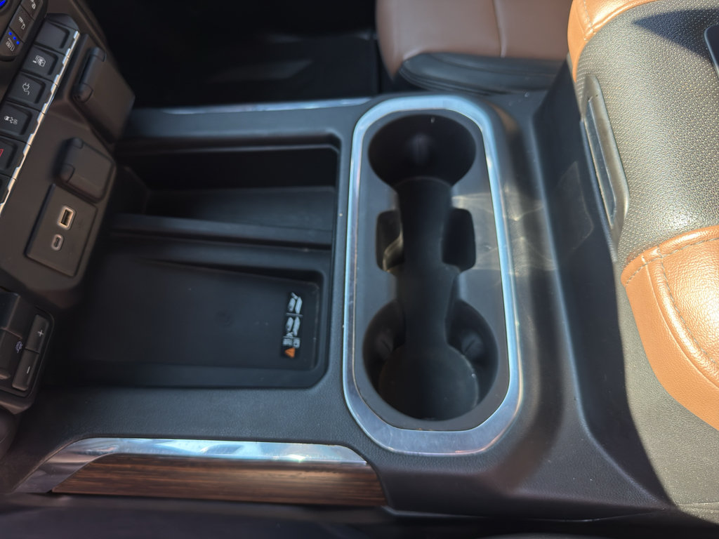 Used 2022 Chevrolet Silverado 1500 High Country w/ Technology Package AWD/4WD image 14