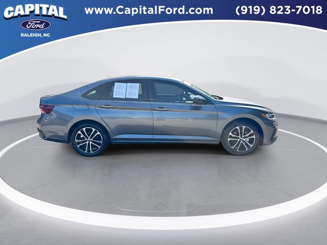 Used 2025 Volkswagen Jetta Sport FWD image 9