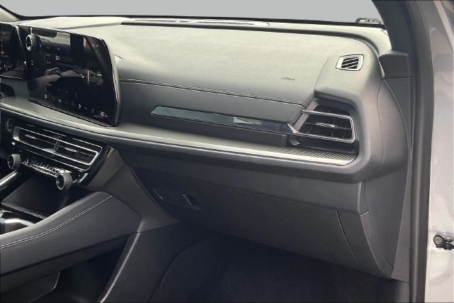 Used 2025 Chevrolet Traverse LT AWD/4WD image 19