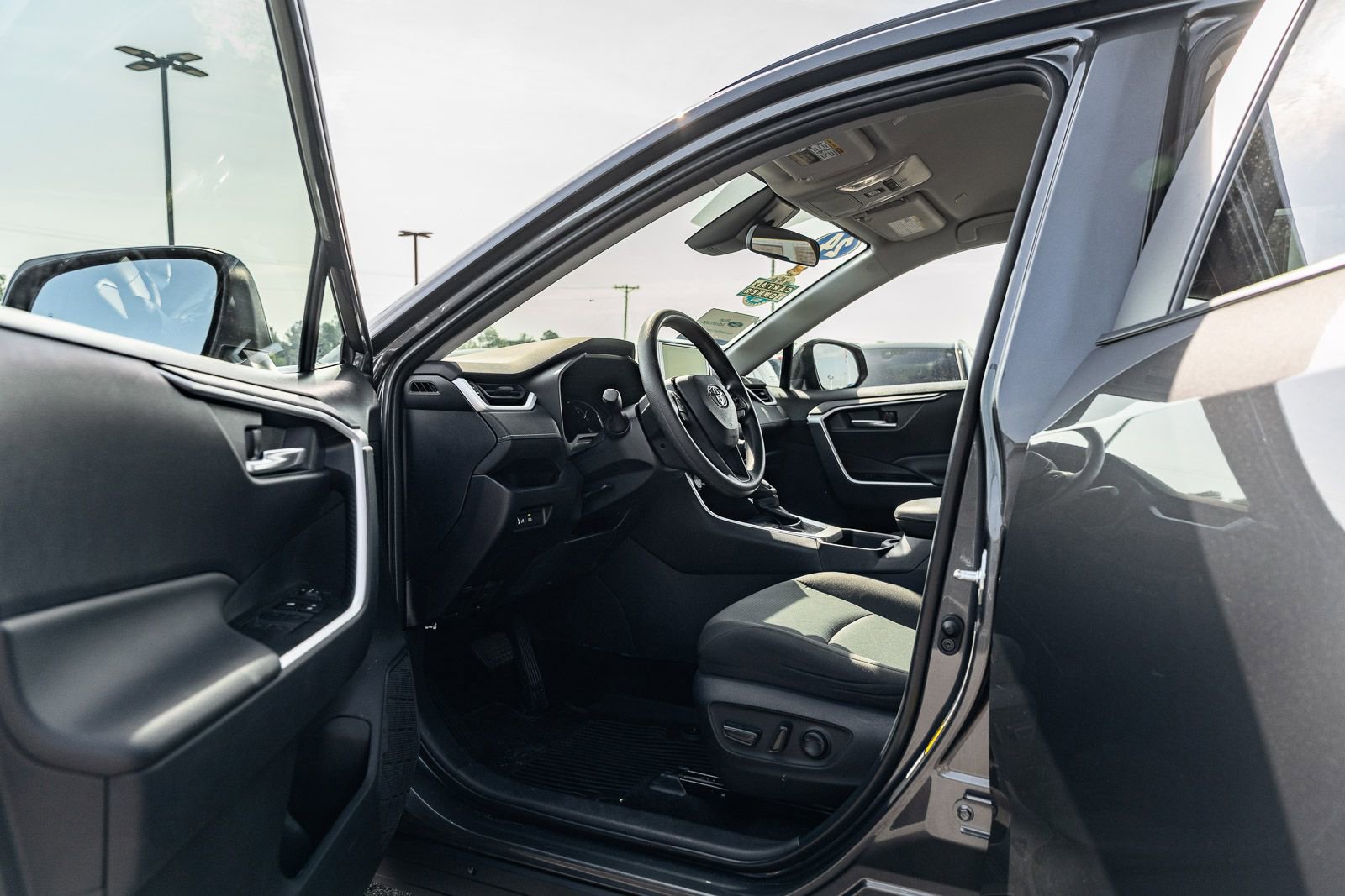Used 2024 Toyota RAV4 XLE AWD/4WD image 19