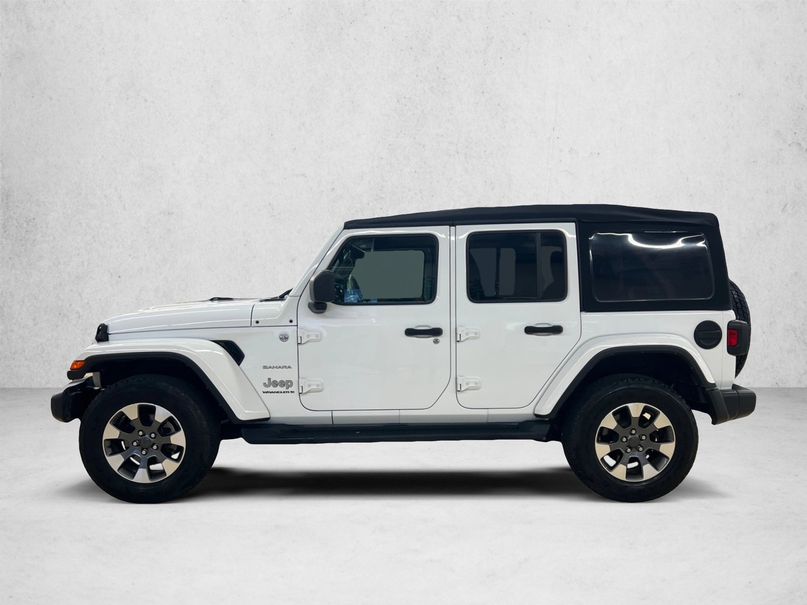 Used 2023 Jeep Wrangler Unlimited Sahara w/ Cold Weather Group AWD/4WD image 8