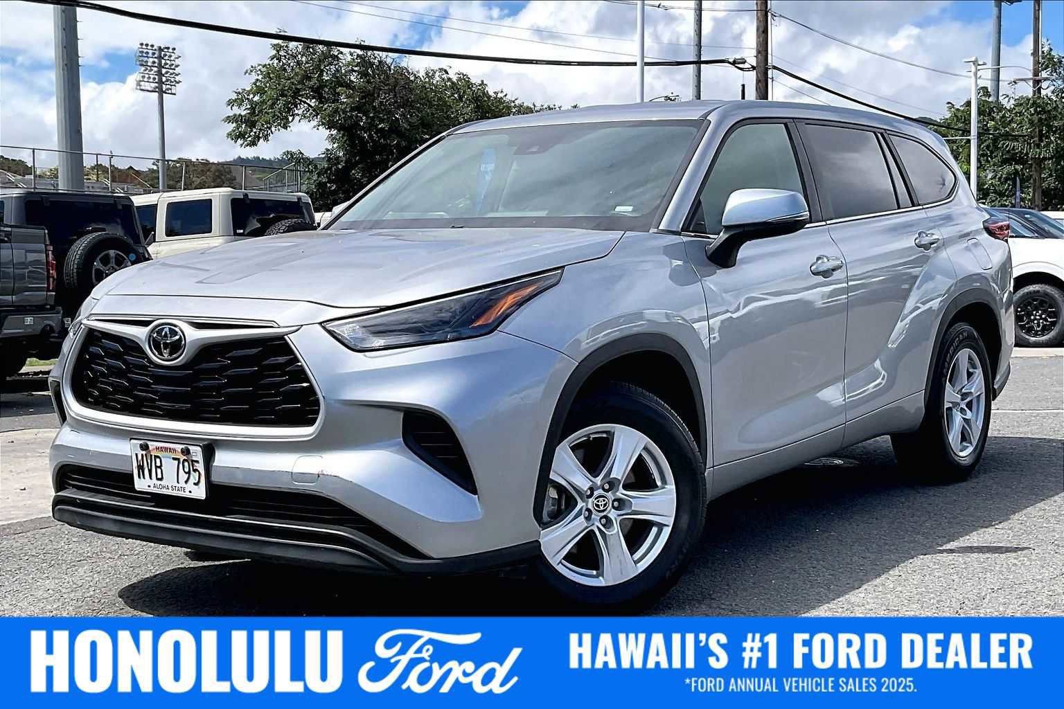 Used 2023 Toyota Highlander L FWD image 6