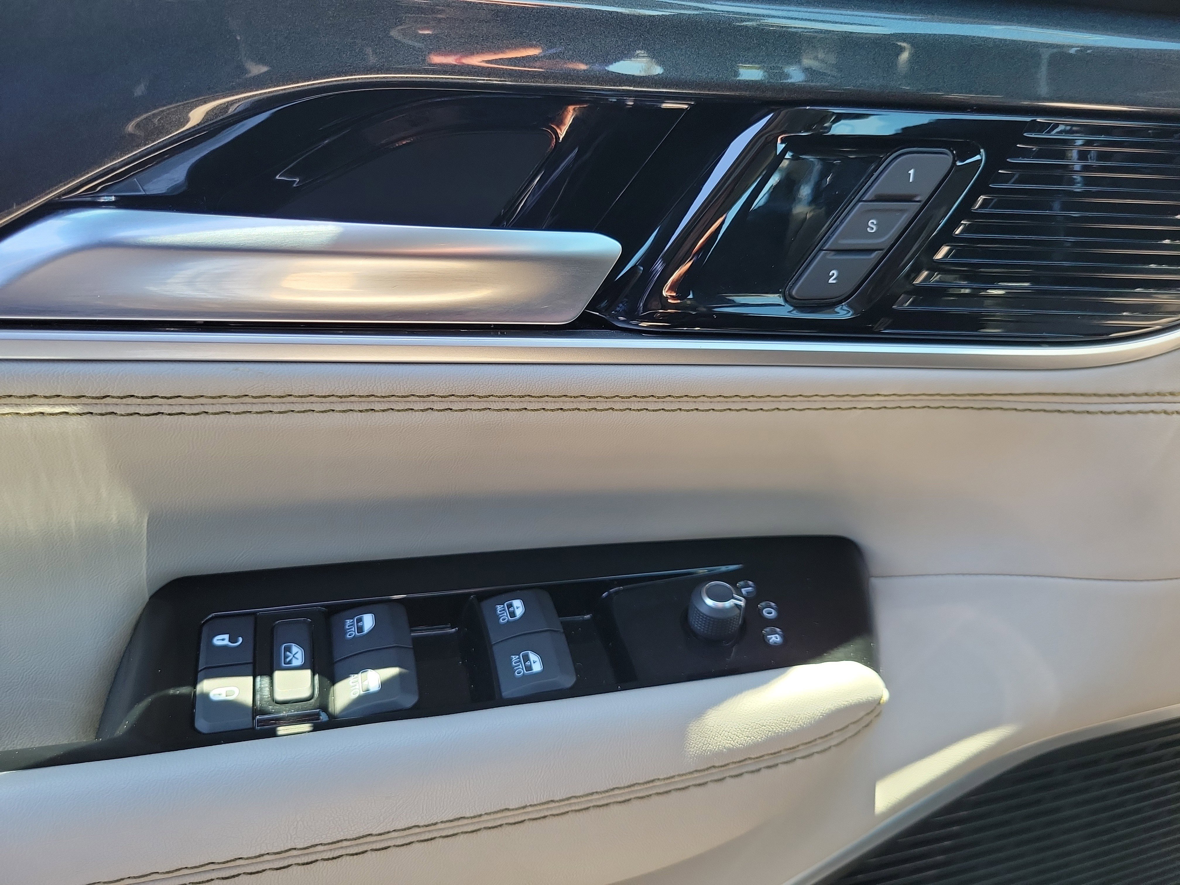 Used 2023 Jeep Wagoneer 2WD w/ Convenience Group I image 27