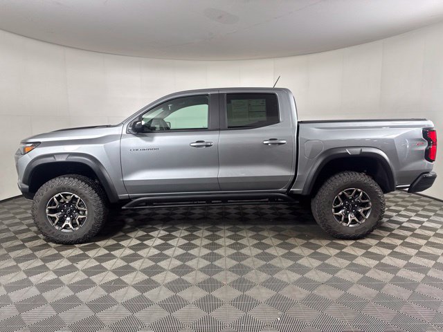 Used 2025 Chevrolet Colorado ZR2 w/ Technology Package AWD/4WD image 7
