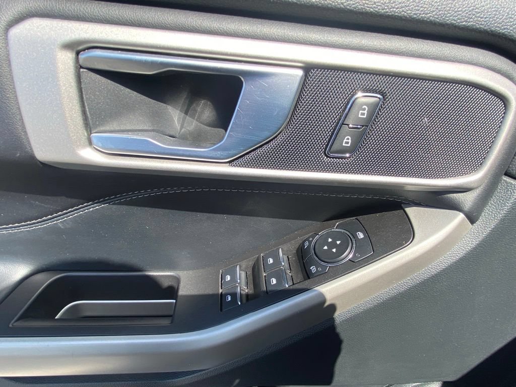 Certified 2024 Ford Explorer XLT RWD image 11