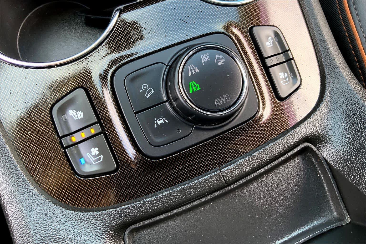 Used 2023 GMC Acadia AT4 w/ Technology Package AWD/4WD image 32