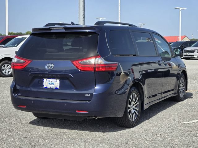 Used 2020 Toyota Sienna XLE w/ XLE Navigation Package FWD image 7